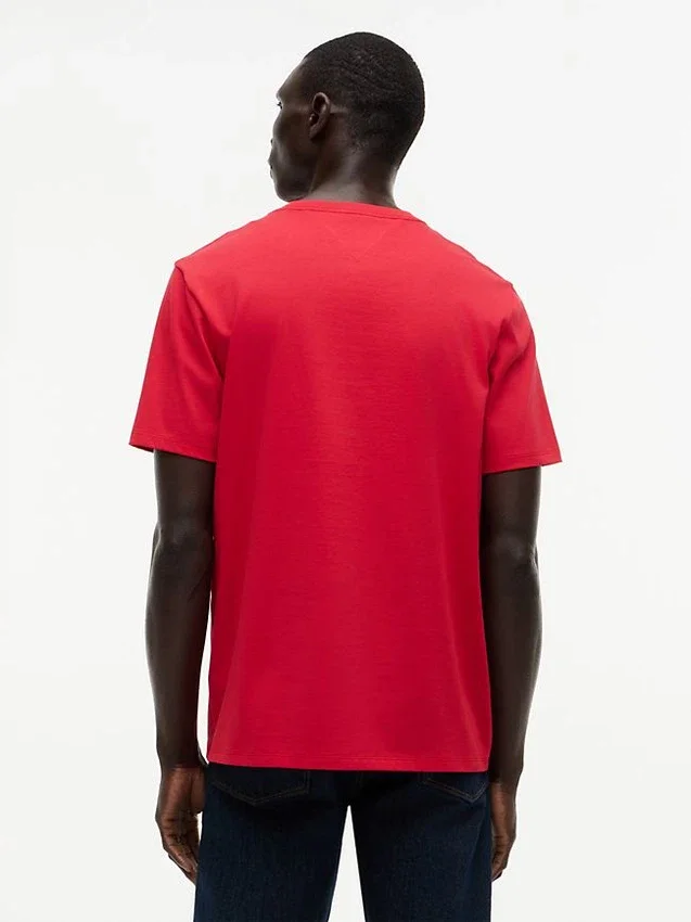 Camiseta con el logotipo de rayas característico de Hilfiger Camiseta con el logotipo de rayas característico de Hilfiger