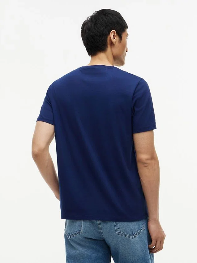 Camiseta con el logotipo de rayas característico de Hilfiger Camiseta con el logotipo de rayas característico de Hilfiger