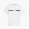 Camiseta con el logotipo de rayas característico de Hilfiger Camiseta con el logotipo de rayas característico de Hilfiger
