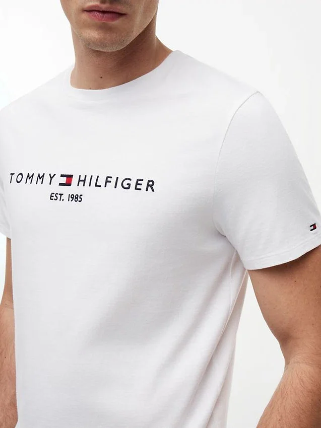 Camiseta con el logotipo de Tommy bordado Camiseta con el logotipo de Tommy bordado