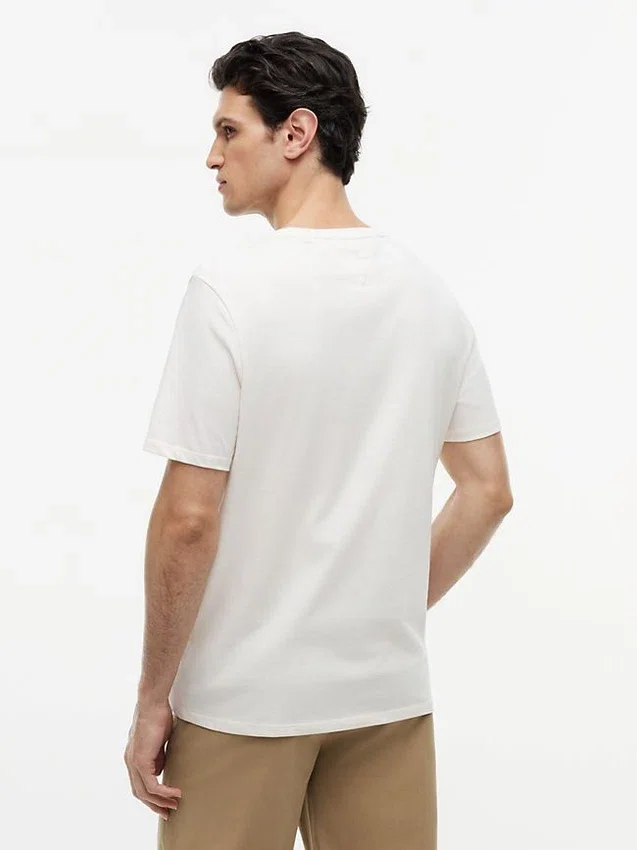 Camiseta con el logotipo de varias banderas de Hilfiger Camiseta con el logotipo de varias banderas de Hilfiger