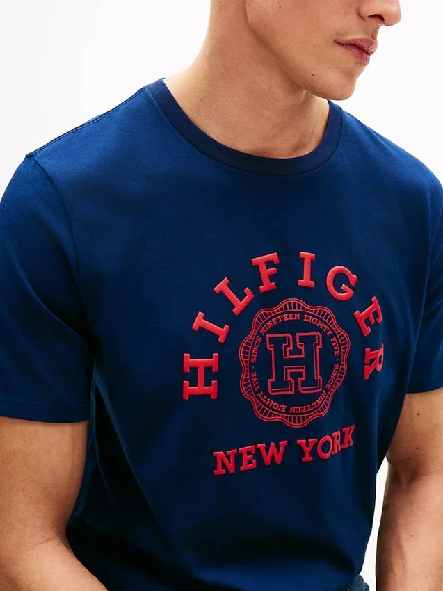 Camiseta con el logotipo del arco de Hilfiger Camiseta con el logotipo del arco de Hilfiger