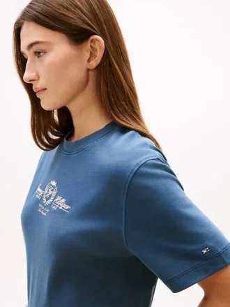 Camiseta con el logotipo del club bordado