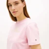 Camiseta con el logotipo del club en tono dorado