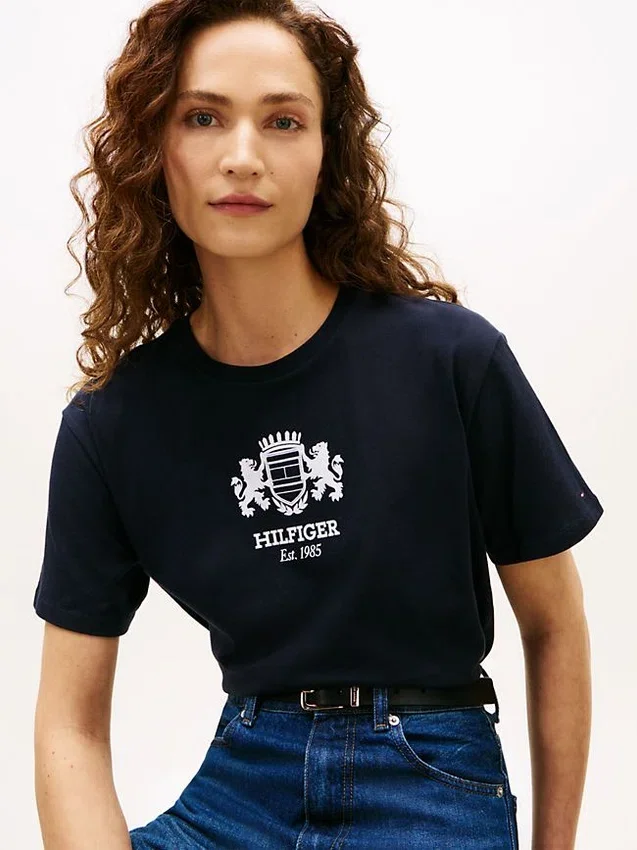 Camiseta con el logotipo del escudo de Hilfiger Camiseta con el logotipo del escudo de Hilfiger