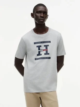 Camiseta con el logotipo H