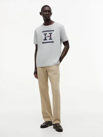 Camiseta con el logotipo H