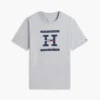 Camiseta con el logotipo H