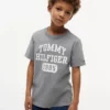 Camiseta con el logotipo Varsity para niños Camiseta con el logotipo Varsity para niños