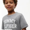 Camiseta con el logotipo Varsity para niños Camiseta con el logotipo Varsity para niños