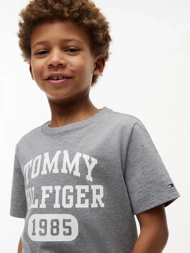 Camiseta con el logotipo Varsity para niños Camiseta con el logotipo Varsity para niños