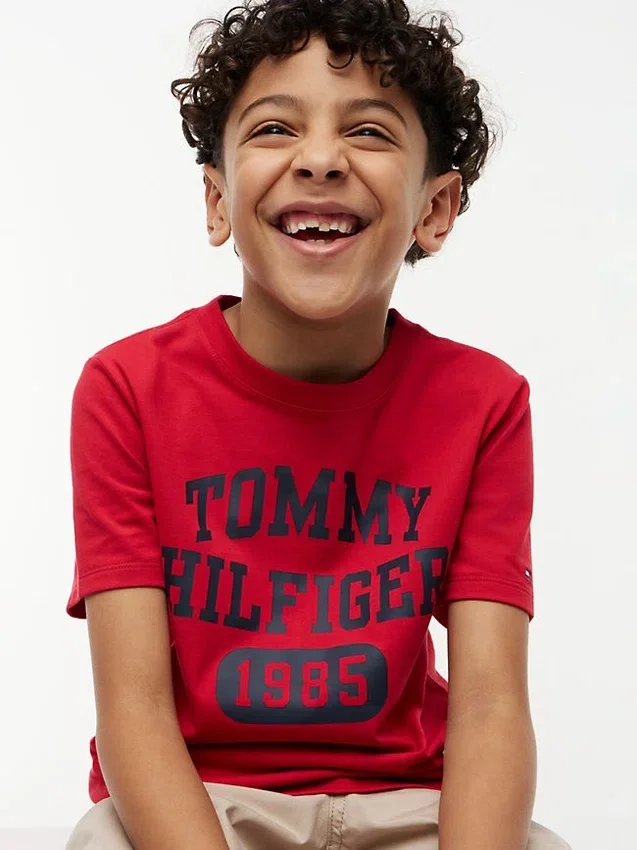 Camiseta con el logotipo Varsity para niños Camiseta con el logotipo Varsity para niños