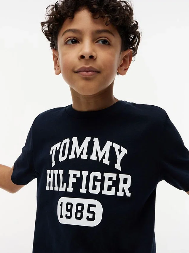 Camiseta con el logotipo Varsity para niños Camiseta con el logotipo Varsity para niños