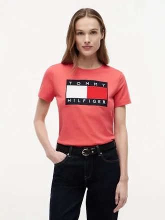 Camiseta con gran logotipo de bandera