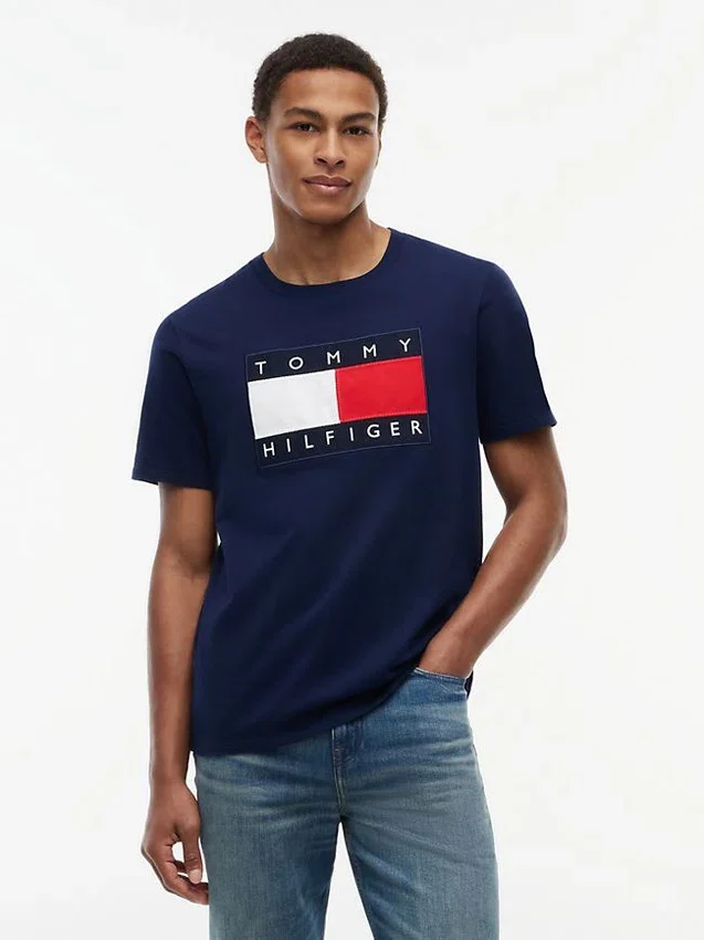 Camiseta con gran logotipo de bandera Camiseta con gran logotipo de bandera