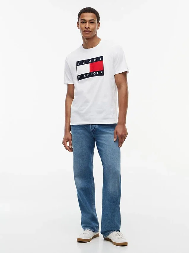 Camiseta con gran logotipo de bandera Camiseta con gran logotipo de bandera