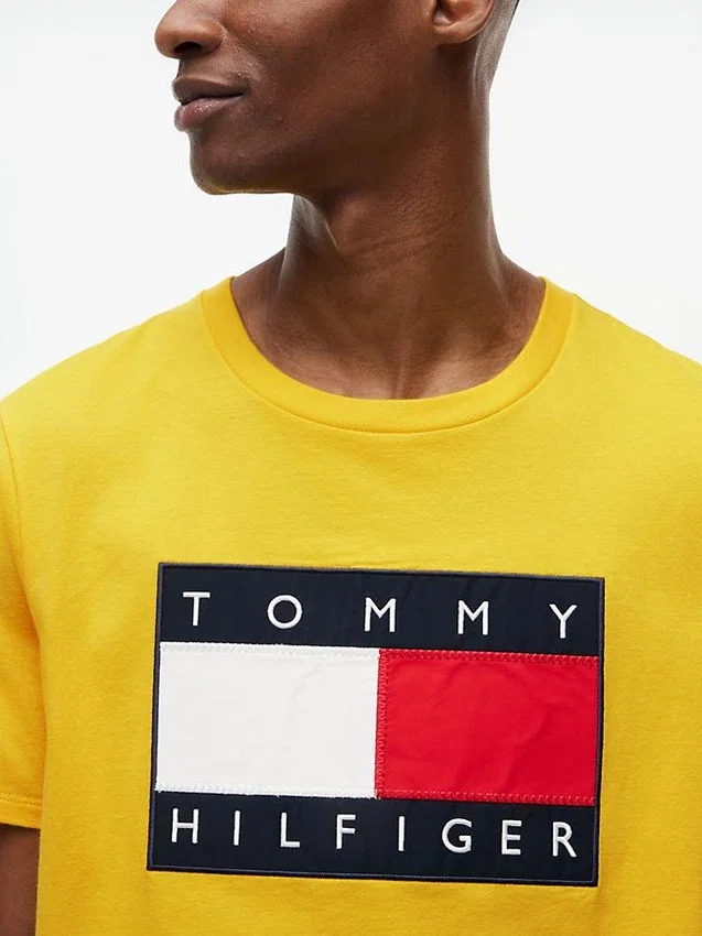 Camiseta con gran logotipo de bandera Camiseta con gran logotipo de bandera