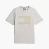Camiseta con logotipo de bandera en tonos