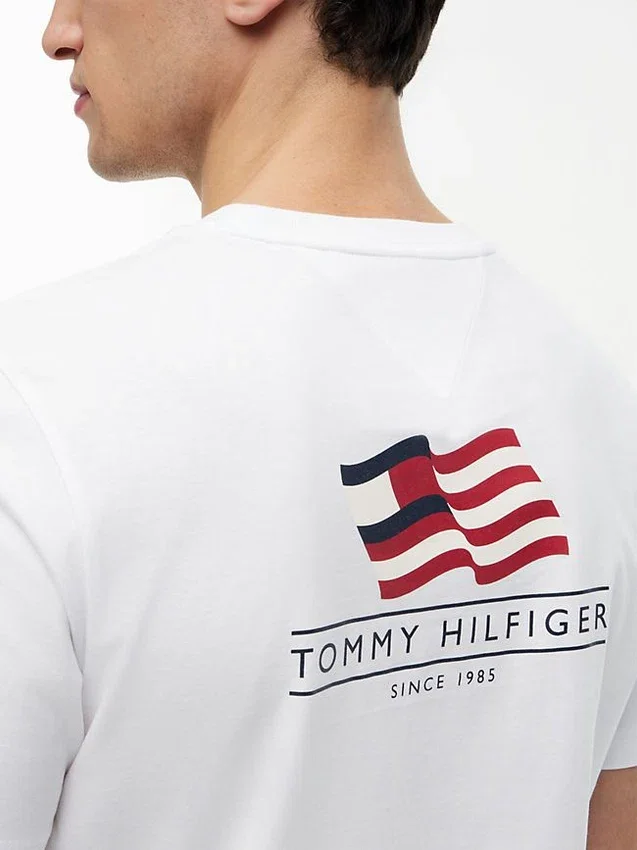 Camiseta con logotipo de bandera ondulada en la espalda Camiseta con logotipo de bandera ondulada en la espalda