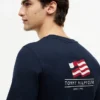 Camiseta con logotipo de bandera ondulada en la espalda Camiseta con logotipo de bandera ondulada en la espalda