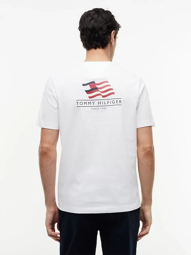 Camiseta con logotipo de bandera ondulada en la espalda Camiseta con logotipo de bandera ondulada en la espalda