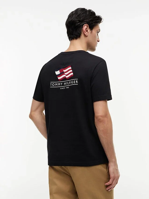 Camiseta con logotipo de bandera ondulada en la espalda Camiseta con logotipo de bandera ondulada en la espalda