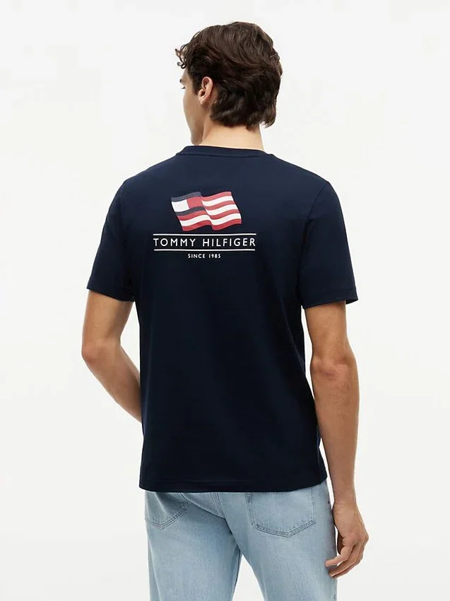 Camiseta con logotipo de bandera ondulada en la espalda Camiseta con logotipo de bandera ondulada en la espalda