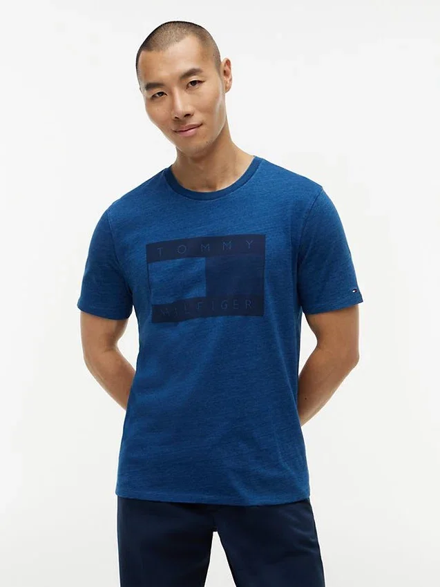 Camiseta con logotipo de bandera teñida en índigo Camiseta con logotipo de bandera teñida en índigo
