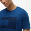 Camiseta con logotipo de bandera teñida en índigo Camiseta con logotipo de bandera teñida en índigo