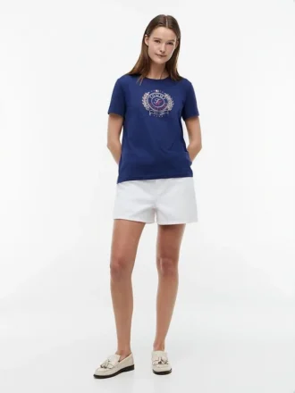 Camiseta con logotipo de hoja de laurel estampado