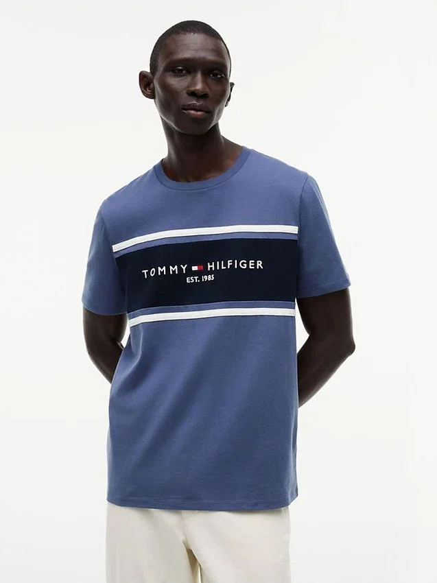 Camiseta con logotipo de rayas en bloque de Hilfiger Camiseta con logotipo de rayas en bloque de Hilfiger