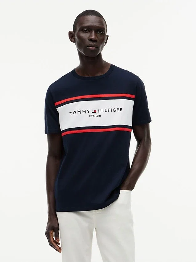 Camiseta con logotipo de rayas en bloque de Hilfiger Camiseta con logotipo de rayas en bloque de Hilfiger
