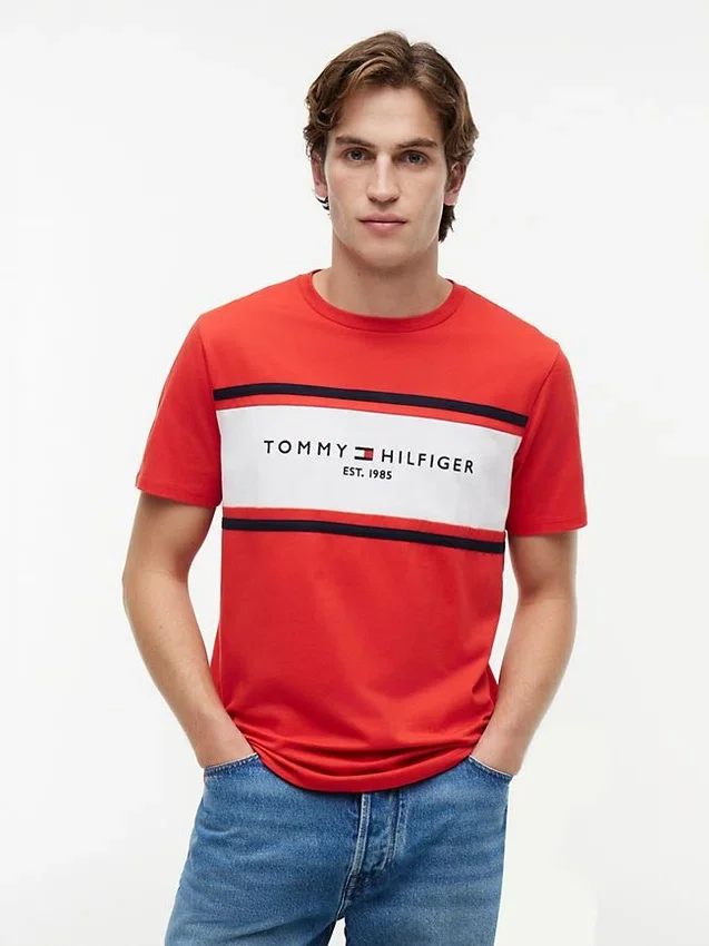 Camiseta con logotipo de rayas en bloque de Hilfiger Camiseta con logotipo de rayas en bloque de Hilfiger
