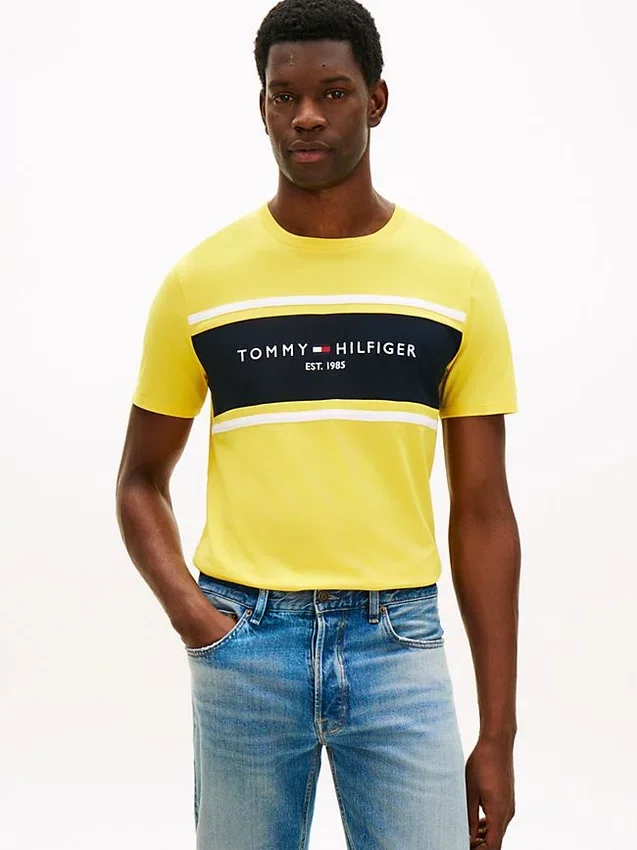 Camiseta con logotipo de rayas en bloque de Hilfiger Camiseta con logotipo de rayas en bloque de Hilfiger