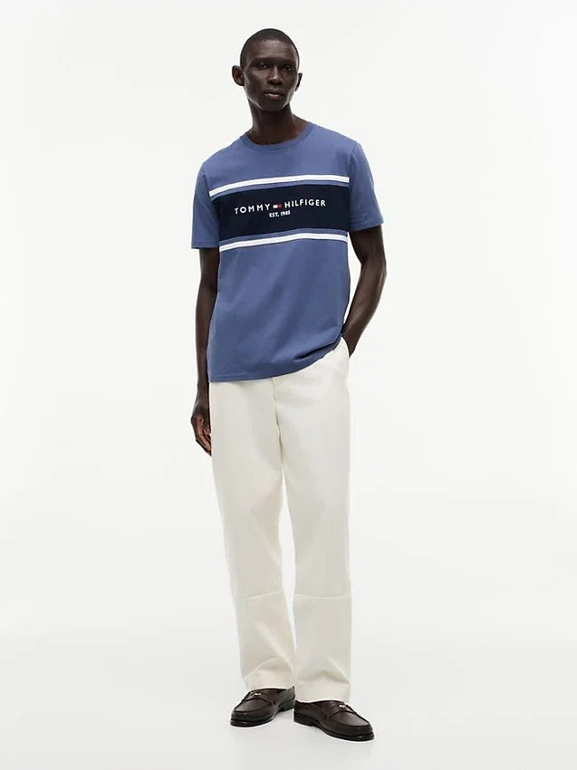Camiseta con logotipo de rayas en bloque de Hilfiger Camiseta con logotipo de rayas en bloque de Hilfiger
