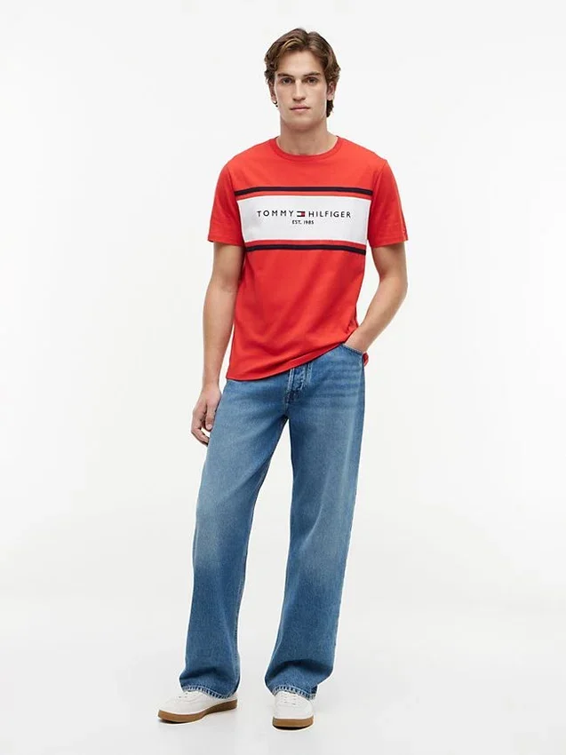 Camiseta con logotipo de rayas en bloque de Hilfiger Camiseta con logotipo de rayas en bloque de Hilfiger