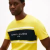 Camiseta con logotipo de rayas en bloque de Hilfiger Camiseta con logotipo de rayas en bloque de Hilfiger