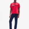 Camiseta con logotipo de rayas y bandera bordado