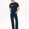 Camiseta con logotipo de rayas y bandera bordado