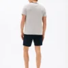 Camiseta con logotipo de rayas y bandera bordado