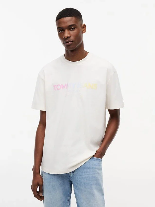 Camiseta con logotipo degradado de Tommy Jeans Camiseta con logotipo degradado de Tommy Jeans