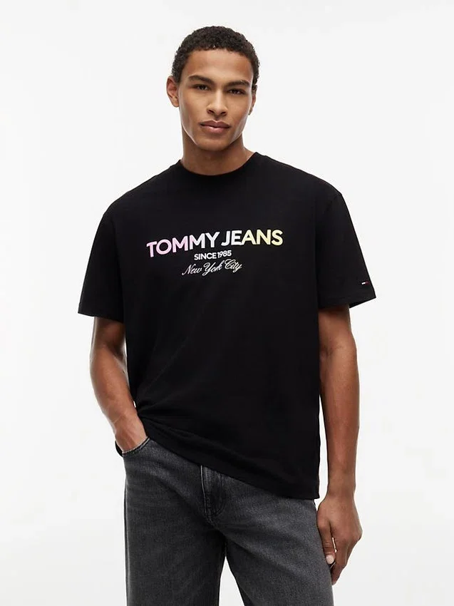 Camiseta con logotipo degradado de Tommy Jeans Camiseta con logotipo degradado de Tommy Jeans