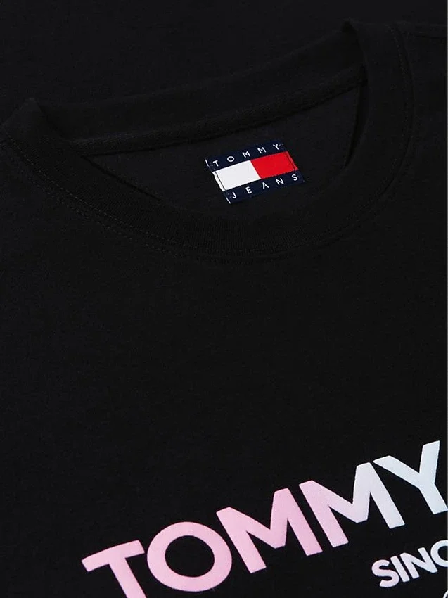 Camiseta con logotipo degradado de Tommy Jeans Camiseta con logotipo degradado de Tommy Jeans