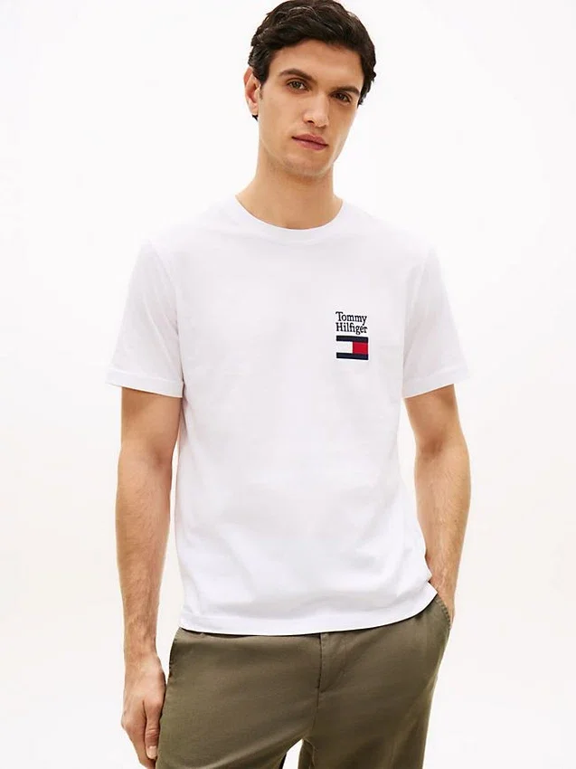 Camiseta con logotipo superpuesto Camiseta con logotipo superpuesto
