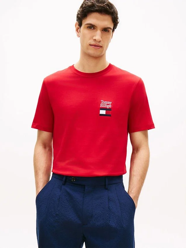 Camiseta con logotipo superpuesto Camiseta con logotipo superpuesto