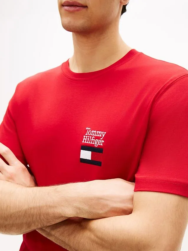 Camiseta con logotipo superpuesto Camiseta con logotipo superpuesto