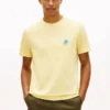 Camiseta con monograma bordado