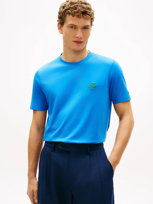 Camiseta con monograma bordado Camiseta con monograma bordado