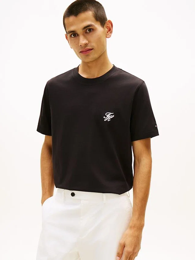 Camiseta con monograma bordado Camiseta con monograma bordado