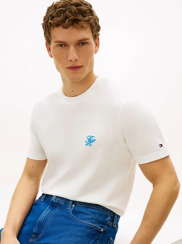 Camiseta con monograma bordado Camiseta con monograma bordado